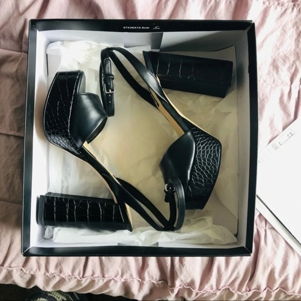 Black leather croc heels Platform​